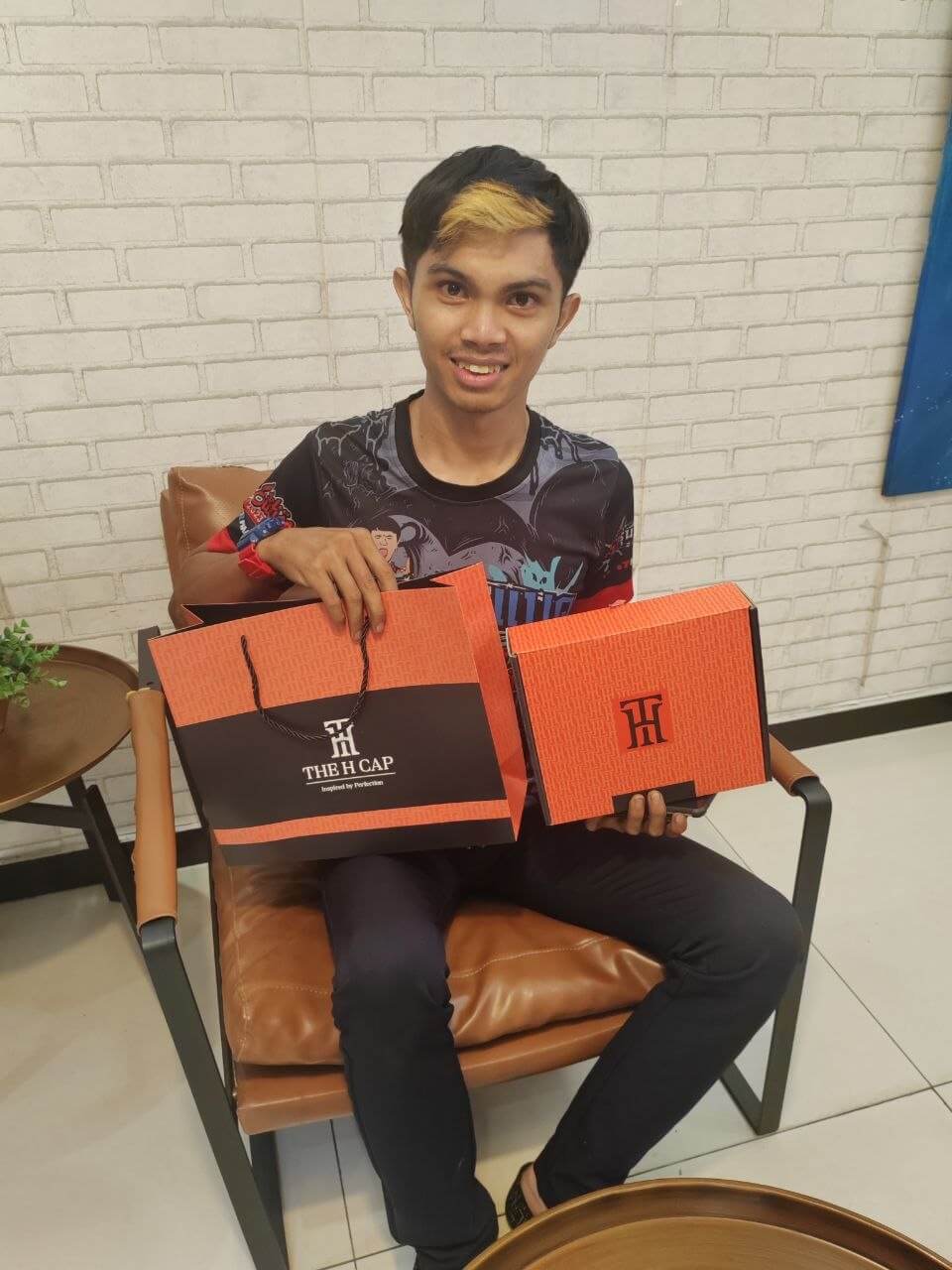 Pelanggan THE H CAP 8